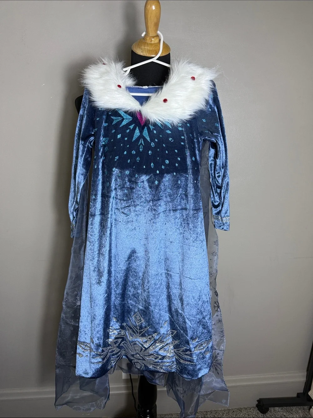 Disney Frozen Princess Elsa 8 pc Costume Blue Velvet Dress Attached Cape NEW